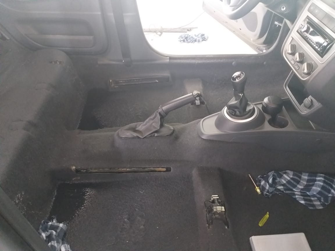 Higienização de carros de enchente  recuperação de carros de enchente  limpeza de carro de enchente 