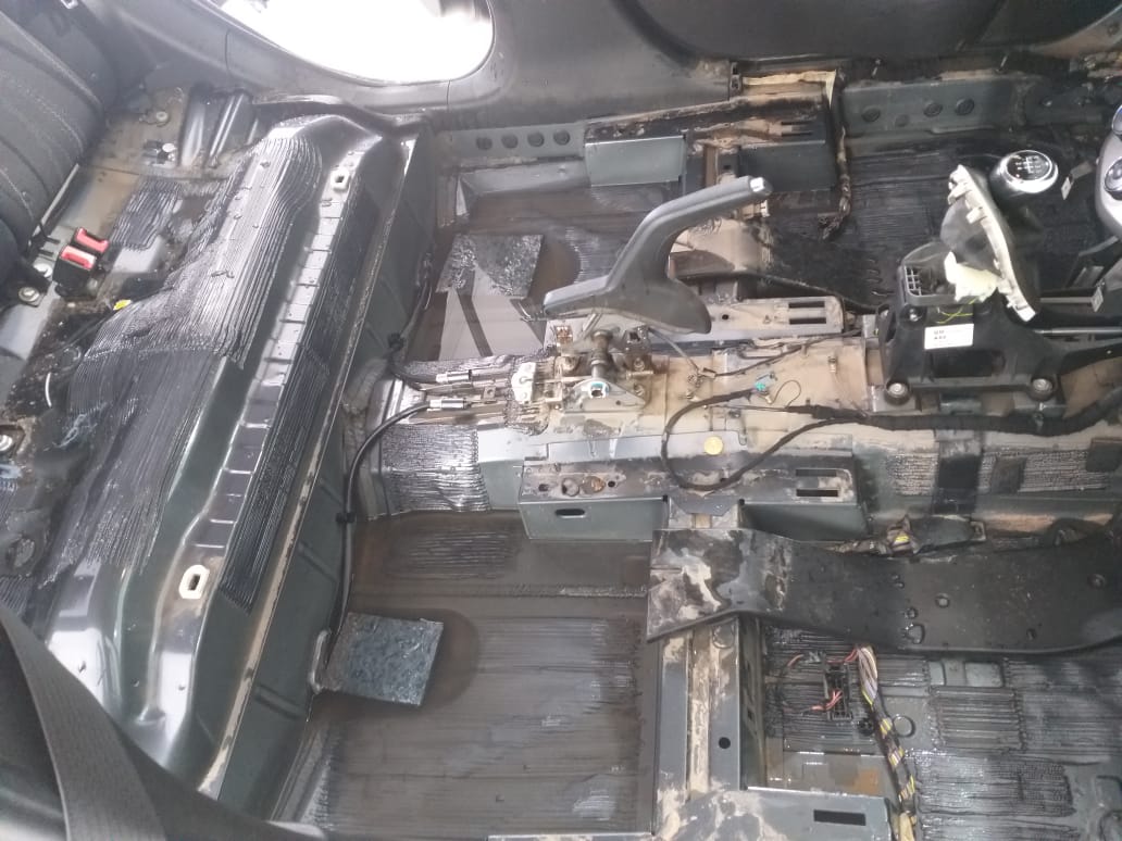 Higienização de carros de enchente  recuperação de carros de enchente  limpeza de carro de enchente 